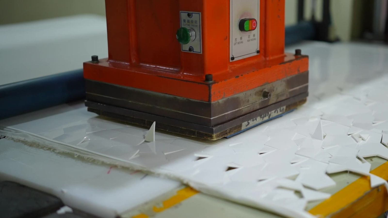 Panel cutting press